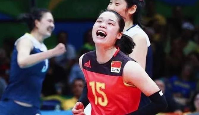女生穿露胸开叉裙穿搭大忌